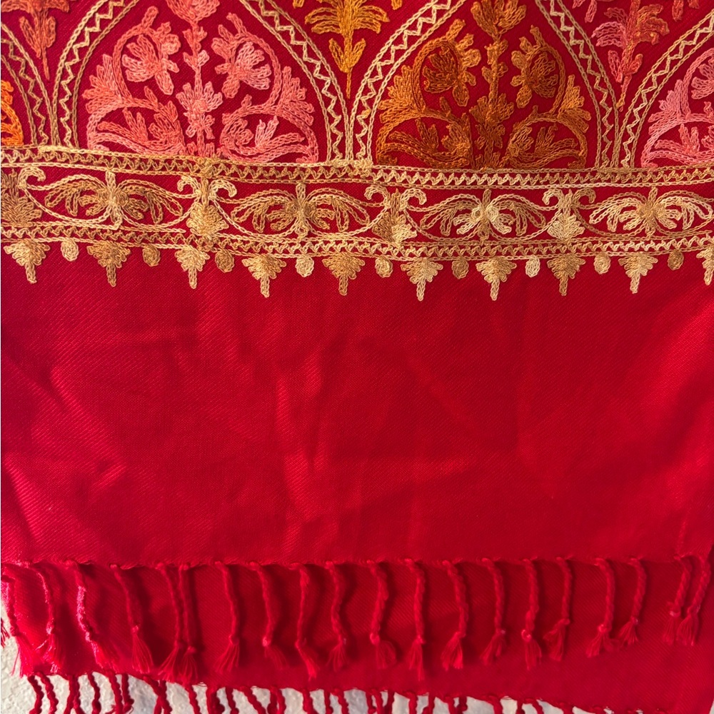Red, Gold , and pink Patterned Scarf Kashmiri shawl NWT 100cm x 200cm - Picture 3 of 9